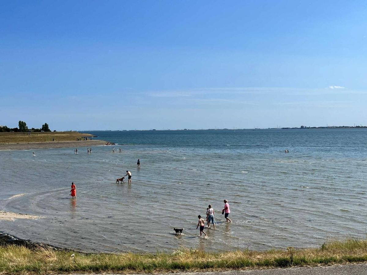 Oosterschelde Lodge Met Veel Privacy En Dicht Bij Het Water Scherpenisse Eksteriør billede