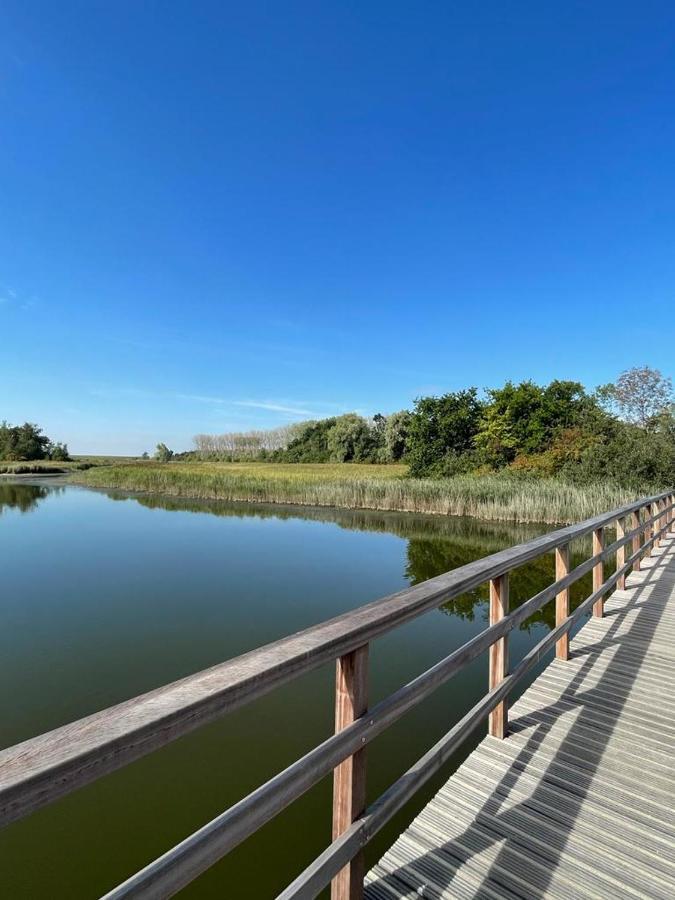 Oosterschelde Lodge Met Veel Privacy En Dicht Bij Het Water Scherpenisse Eksteriør billede