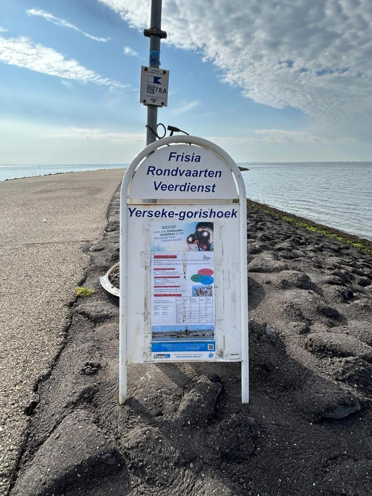 Oosterschelde Lodge Met Veel Privacy En Dicht Bij Het Water Scherpenisse Eksteriør billede